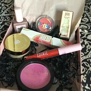 New 6 Piece Goodie Box Makeup Beauty Bundle Including Lottie ncLA Pixi and More